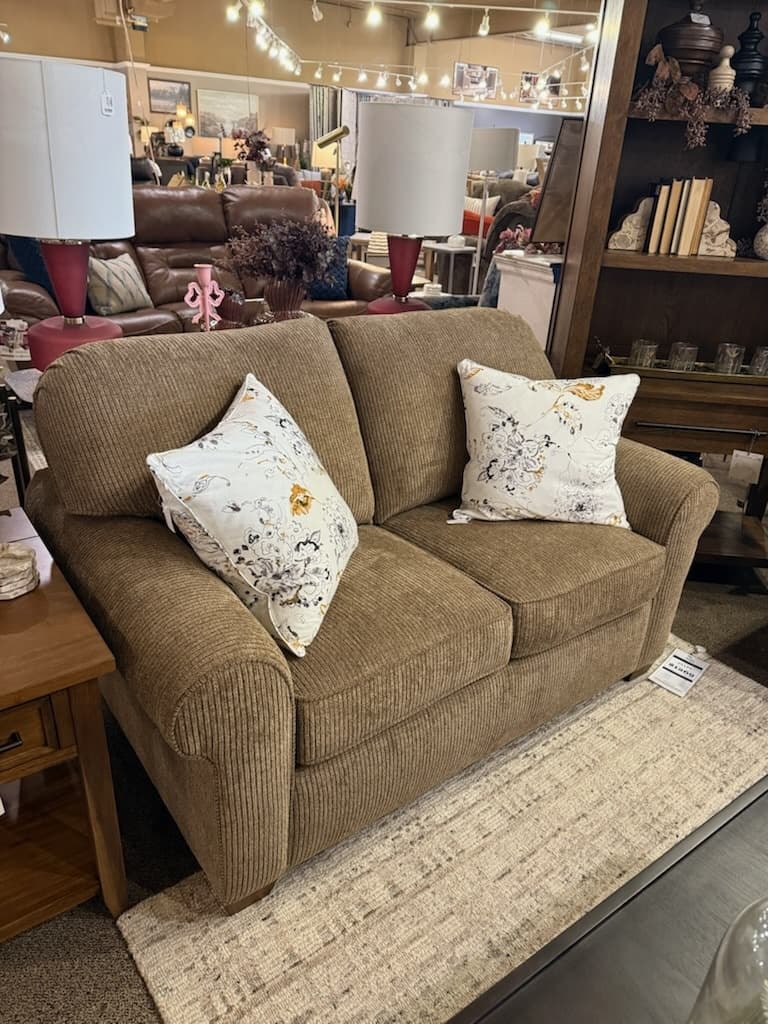 South Haven Thornton Loveseat in 197-72